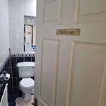 The Railway - 4 Bedrooms Sleeps 11 Pets Ok