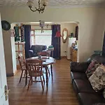 The Railway - 4 Bedrooms Sleeps 11 Pets Ok * Moate