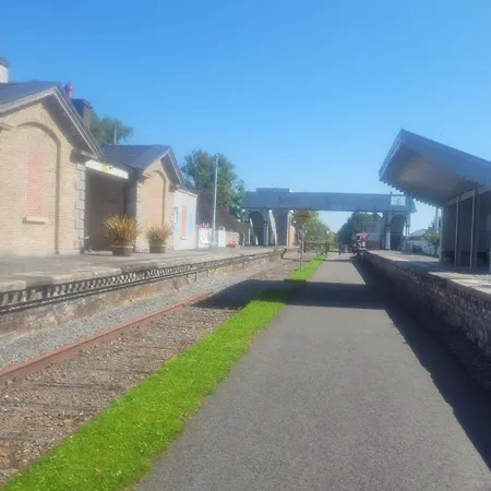 Holiday home The Railway Lodge 4 Bedrooms Sleeps 11 Pets Ok Moate