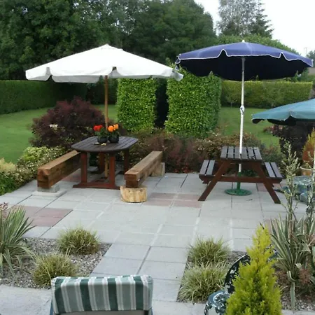 The Railway - 4 Bedrooms Sleeps 11 Pets Ok * Moate