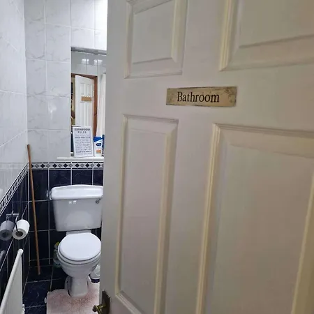 The Railway - 4 Bedrooms Sleeps 11 Pets Ok