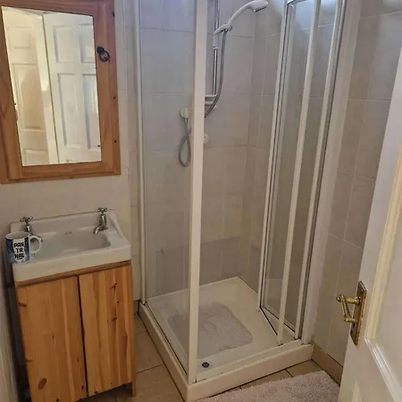 Holiday home The Railway Lodge 4 Bedrooms Sleeps 11 Pets Ok Moate