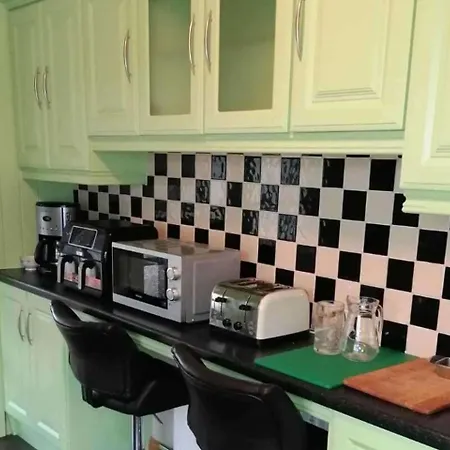 Дом отдыха The Railway - 4 Bedrooms Sleeps 11 Pets Ok