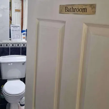 The Railway - 4 Bedrooms Sleeps 11 Pets Ok *