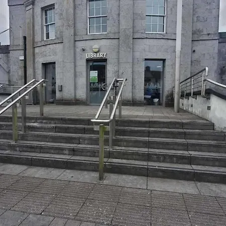 The Railway - 4 Bedrooms Sleeps 11 Pets Ok *