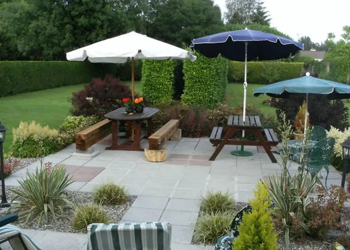 The Railway - 4 Bedrooms Sleeps 11 Pets Ok * Moate