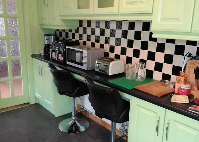 The Railway - 4 Bedrooms Sleeps 11 Pets Ok Моут