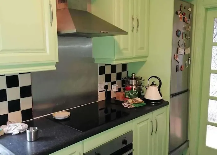 The Railway - 4 Bedrooms Sleeps 11 Pets Ok *