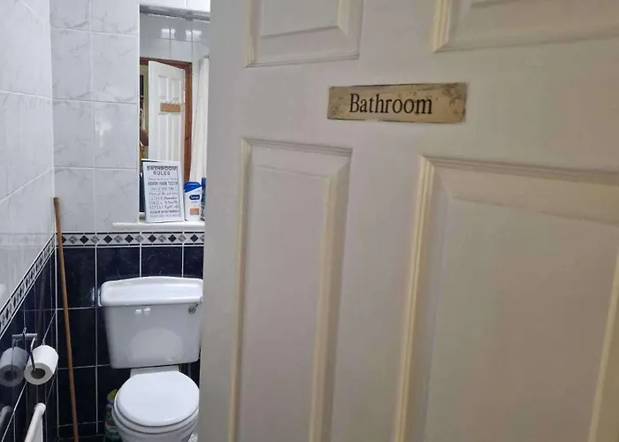 The Railway - 4 Bedrooms Sleeps 11 Pets Ok