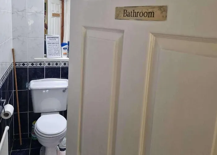 The Railway - 4 Bedrooms Sleeps 11 Pets Ok *