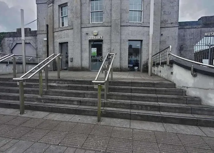 The Railway - 4 Bedrooms Sleeps 11 Pets Ok *